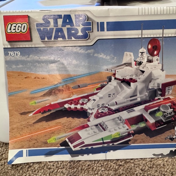 Lego Star Wars: Republic Fighter Tank (7679) - Picture 2 of 9